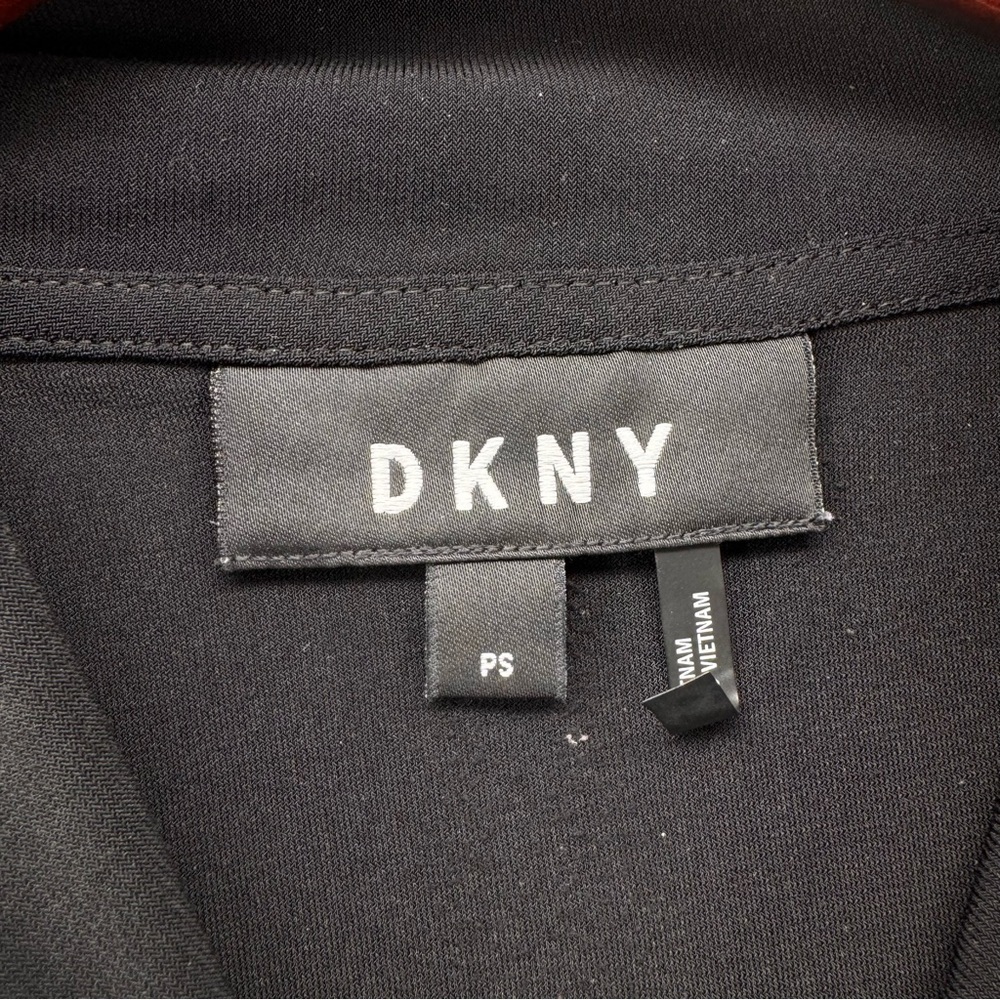 DKNY Women’s Short Sleeve Ruched Blouse Top Surplice Neck Black PS - Picture 5 of 9